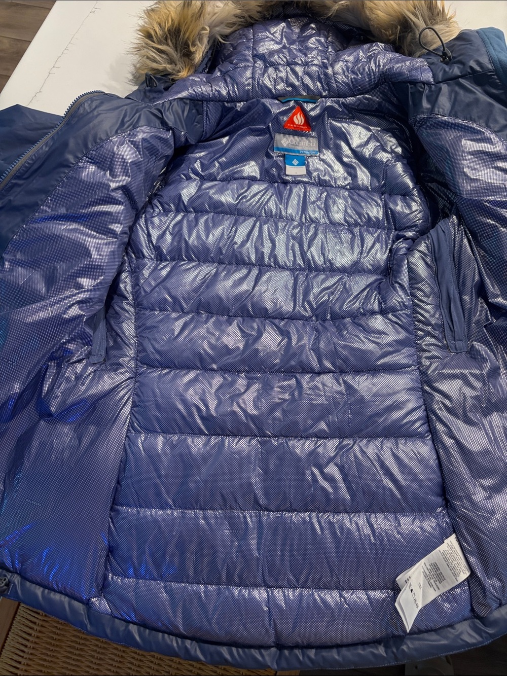 Columbia Navy Blue Ski Jacket with Faux Fur Trim Hood - Picture 5 of 9